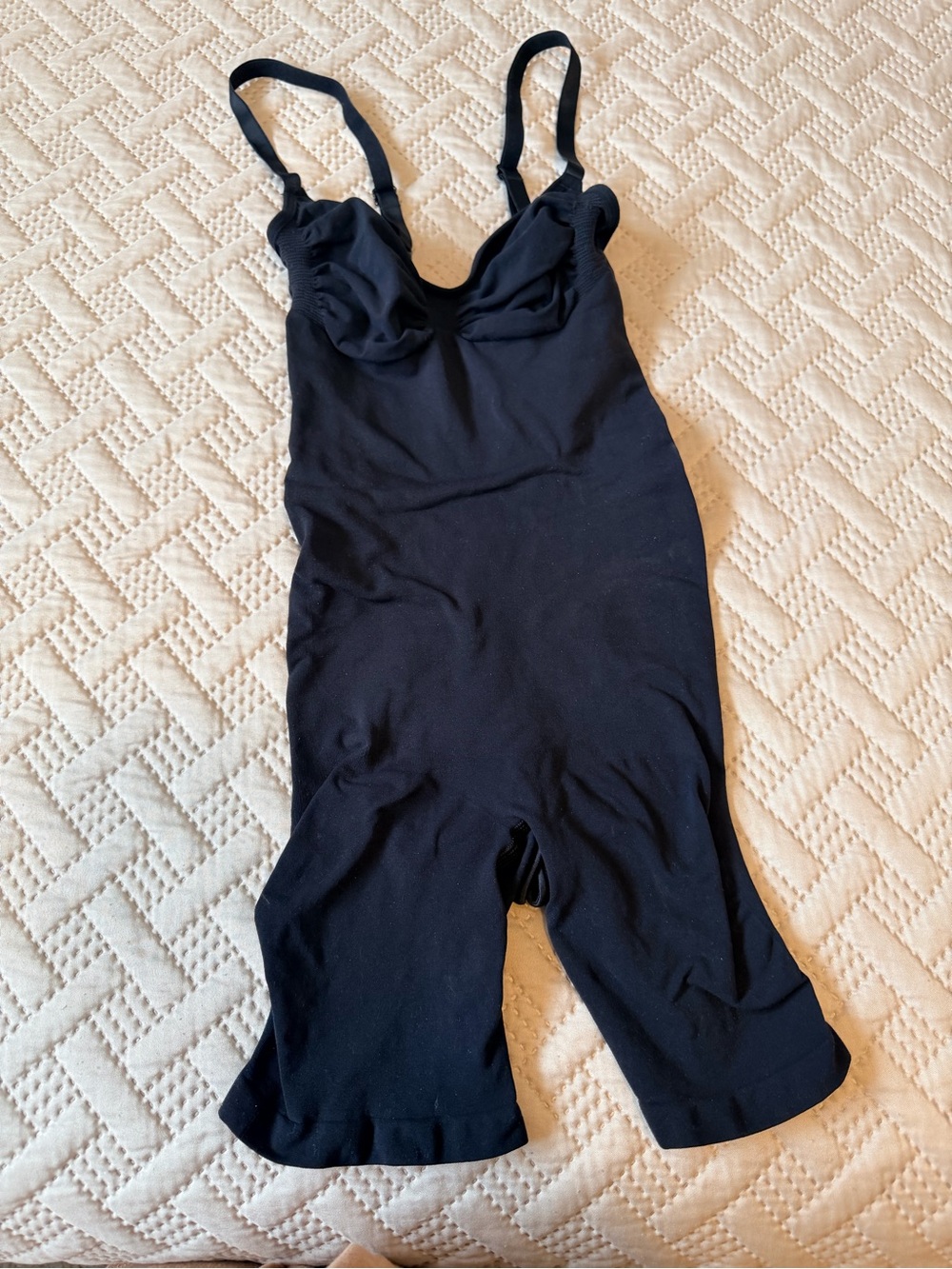 Skims shorts bodysuit shapewear